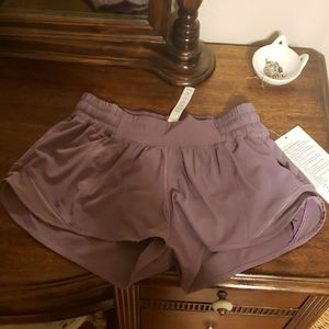 Lululemon Hotty Hot Shorts sz 4 BNWT